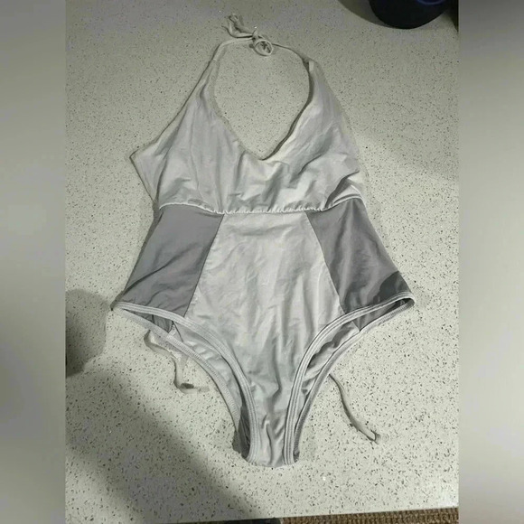 LSPACE L Space Fireside Halter One-Piece Swimsuit GUC SIZE 12 - Picture 2 of 4